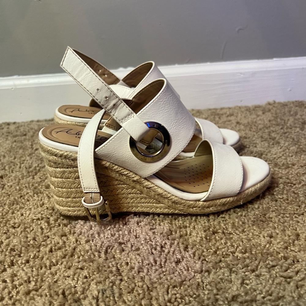Abella true comfort wedged sandals